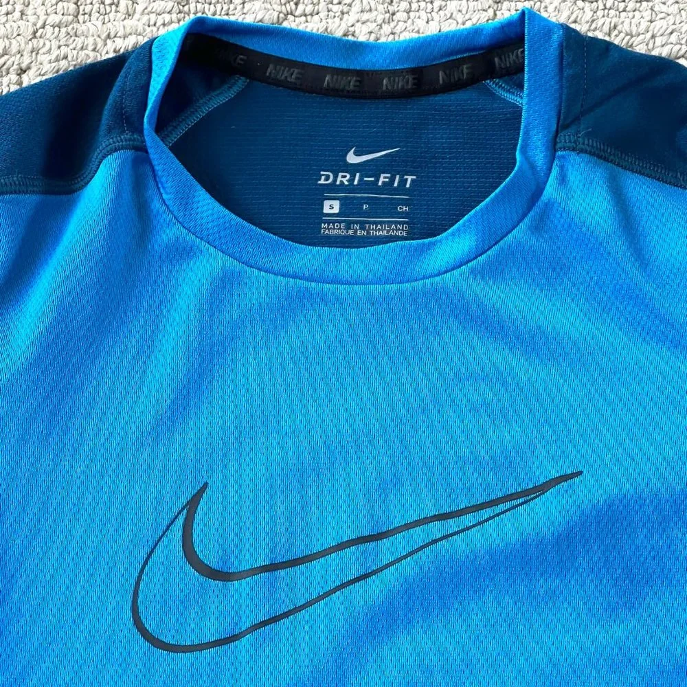 Nike Boys Dri-Fit Short Sleeve Shirt - Youth Small - Picture 1 of 4